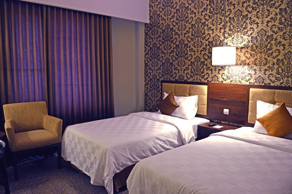 Hotel Safira Magelang Room photo